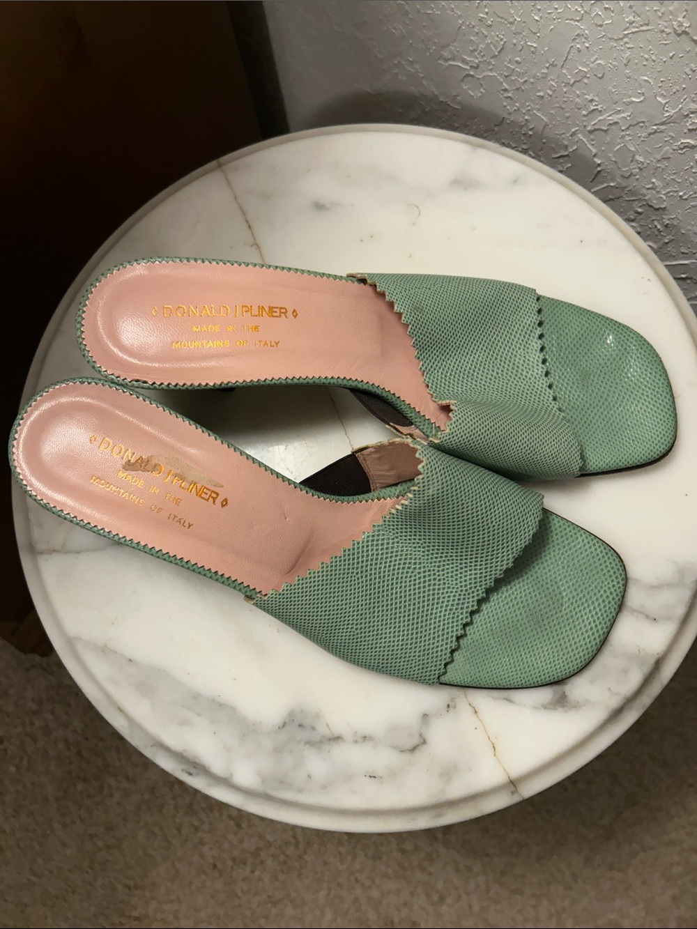 Women’s designer Donald J. Pliner Green Scalloped Slide Mules. 10. Gently used.